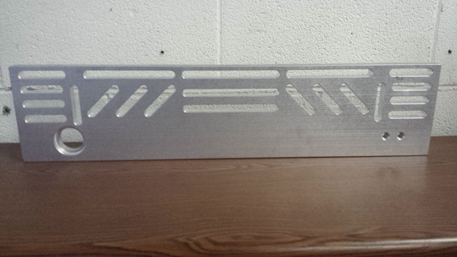 Cylinder head mounting plate for resurfacing machines