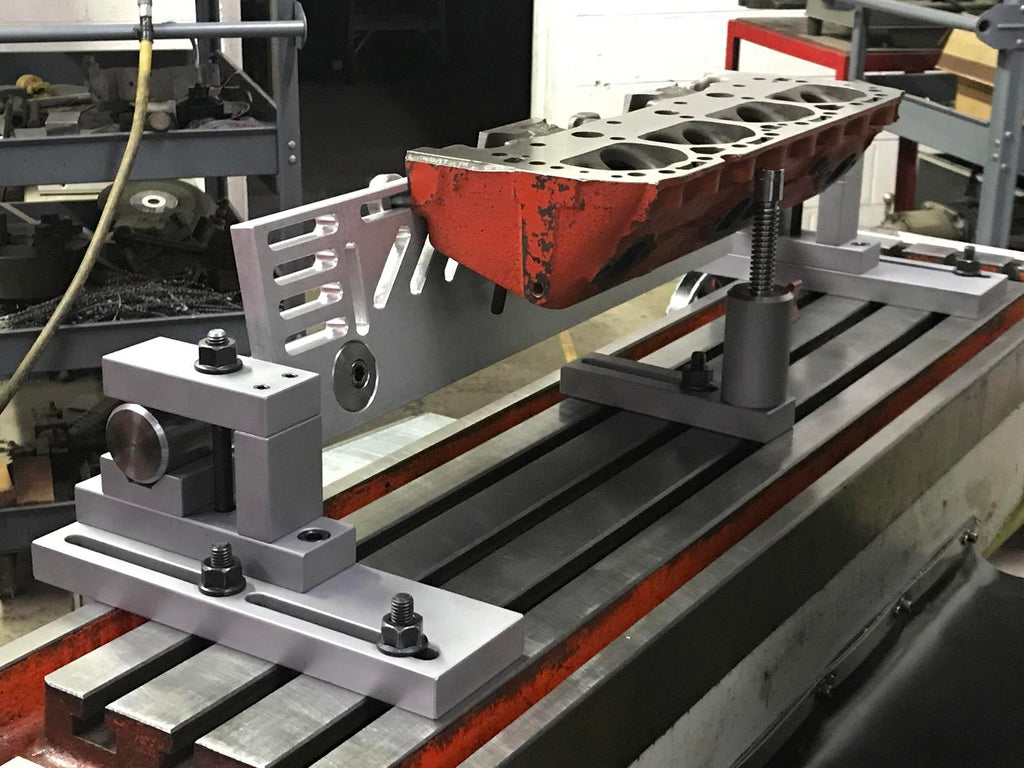 Cylinder head mounting plate for resurfacing machines